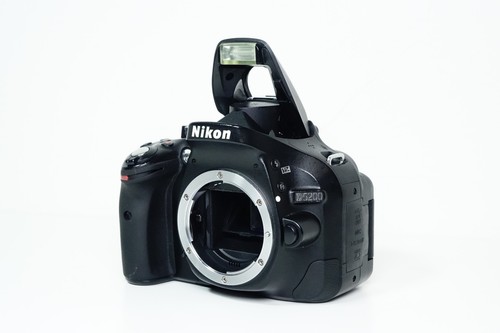 Nikon d5200 24mp body - 24mp, +